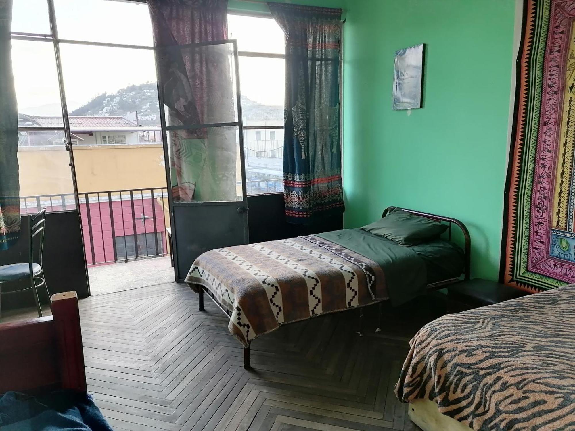 Latinos Brothers House Quito Room photo